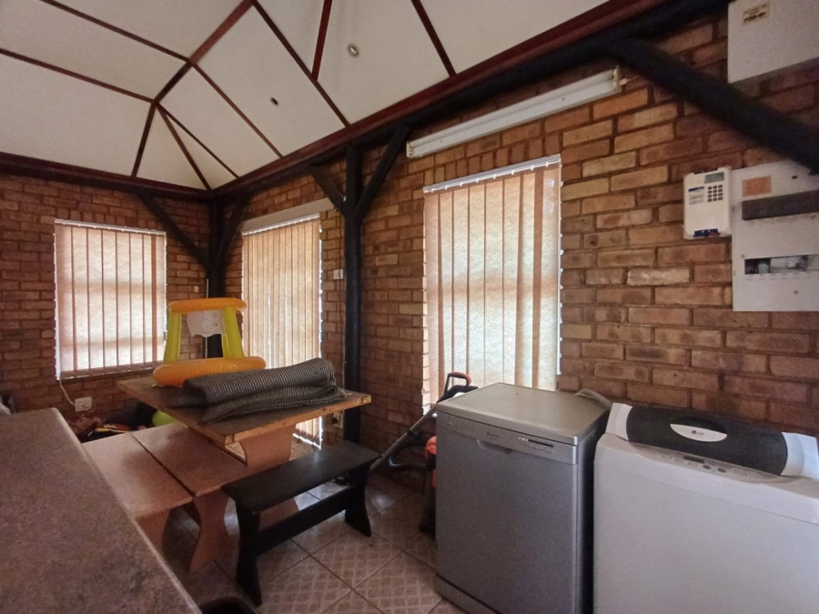 4 Bedroom Property for Sale in Flimieda North West